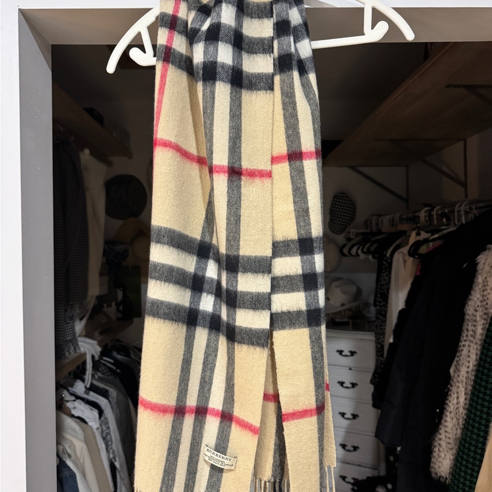 Burberry The Classic Giant Check Cashmere Scarf Archive Beige - Picture 4 of 8